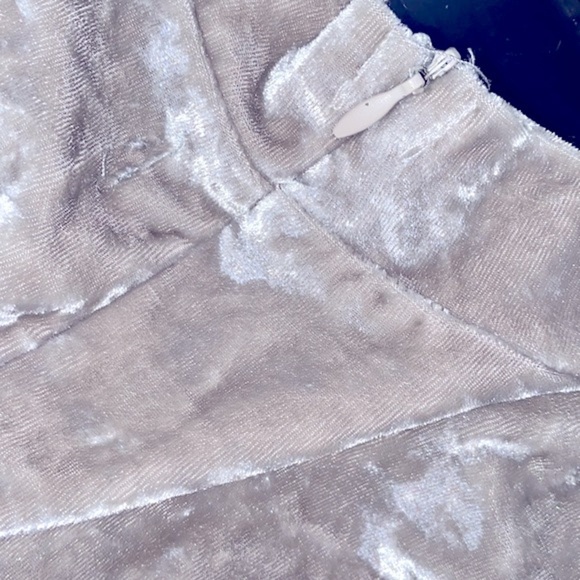 Rehab tan crushed velvet romper size large - Picture 6 of 9